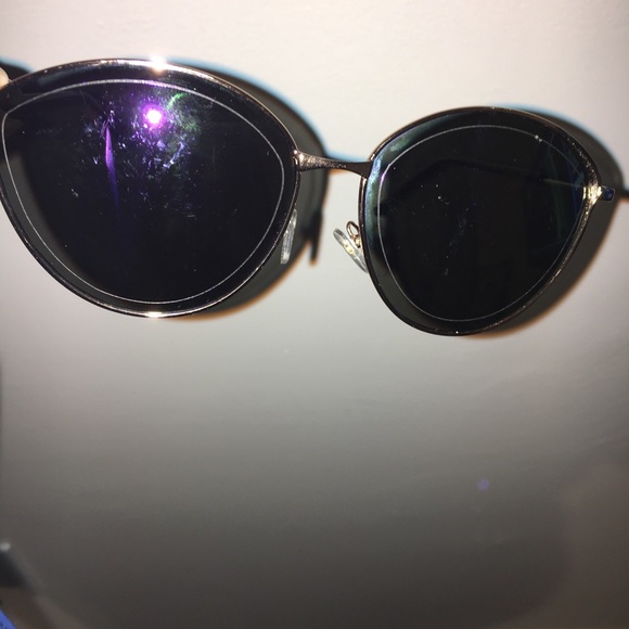 Sun glasses - Picture 3 of 3